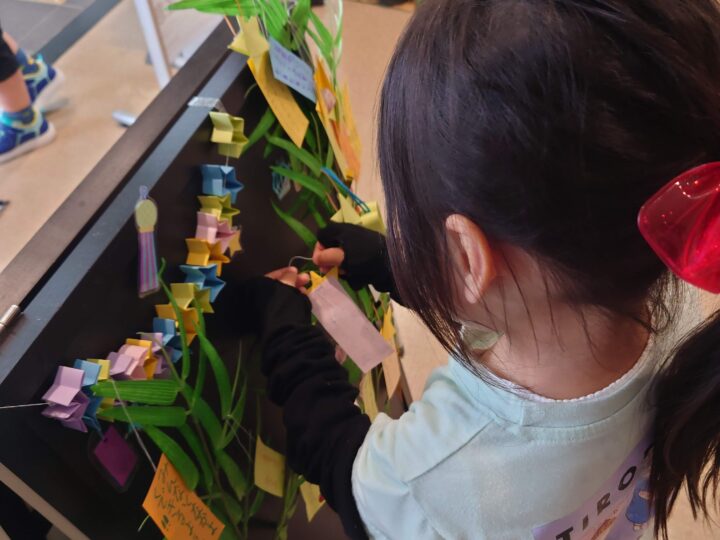 みんなで飾りました