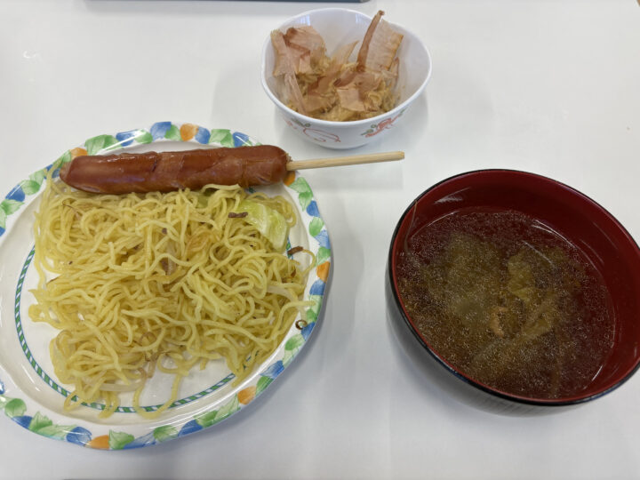 2日目昼ソース＆塩焼きそば＆フランクフルト！