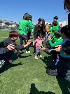 頑張ったみんなでハイタッチ